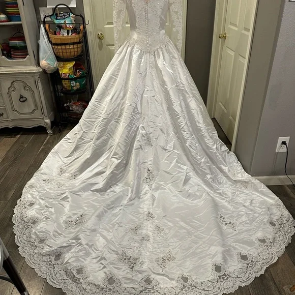 Alfred Angelo  Lace Vintage Bridal Gown - Picture 2 of 16
